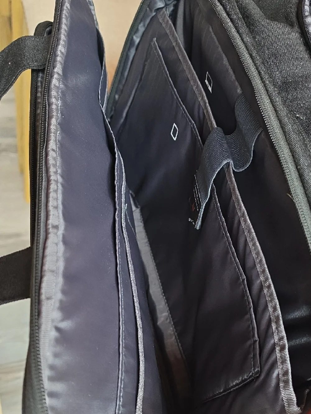 Black Men’s Rolling Laptop Bag
